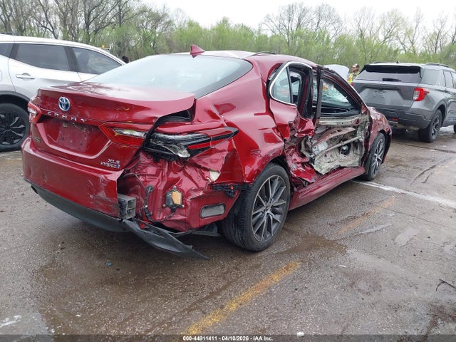 2022 Toyota Camry Xle Hybrid მანქანა იყიდება აუქციონზე, vin: 4T1F31AK4NU584227, აუქციონის ნომერი: 44811411