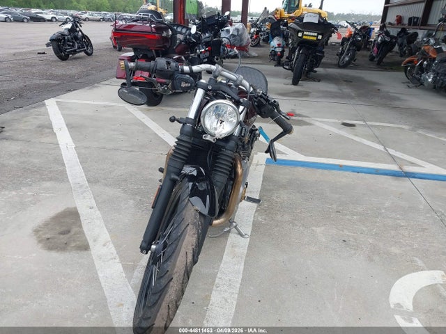 SMTD42HLXHT801675 Triumph Motorcycle Bonneville Bobber