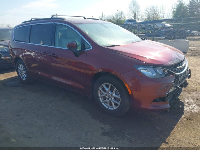 2021 Chrysler Voyager Lxi მანქანა იყიდება აუქციონზე, vin: 2C4RC1DG4MR530642, აუქციონის ნომერი: 44811456