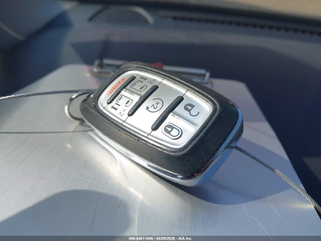 2021 Chrysler Voyager Lxi მანქანა იყიდება აუქციონზე, vin: 2C4RC1DG4MR530642, აუქციონის ნომერი: 44811456