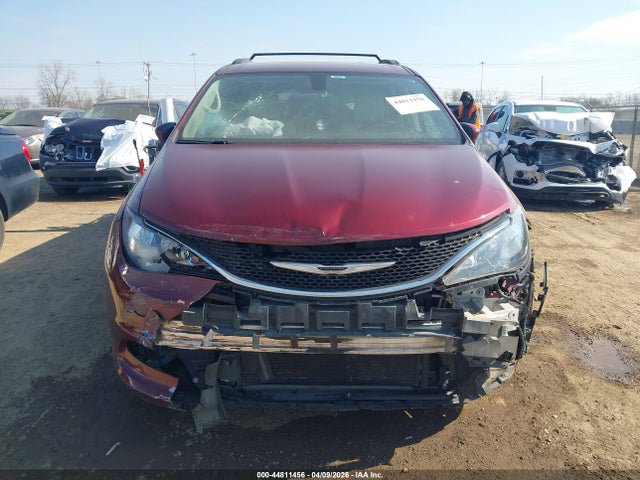 2021 Chrysler Voyager Lxi მანქანა იყიდება აუქციონზე, vin: 2C4RC1DG4MR530642, აუქციონის ნომერი: 44811456
