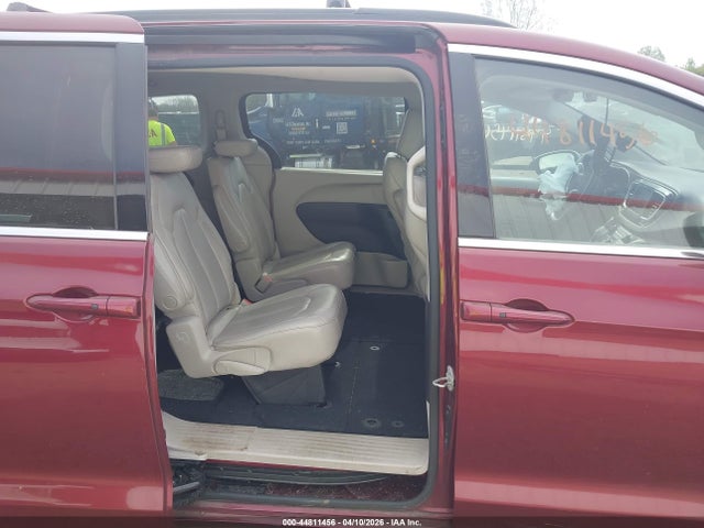2021 Chrysler Voyager Lxi მანქანა იყიდება აუქციონზე, vin: 2C4RC1DG4MR530642, აუქციონის ნომერი: 44811456