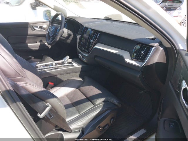 YV4L12RL5N1033304 Volvo Xc60 B5 Inscription