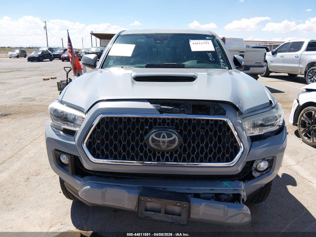 44811591 :رقم المزاد ، 5TFCZ5AN3JX144581 vin ، 2018 Toyota Tacoma Trd Sport مزاد بيع