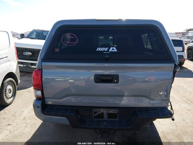 44811591 :رقم المزاد ، 5TFCZ5AN3JX144581 vin ، 2018 Toyota Tacoma Trd Sport مزاد بيع