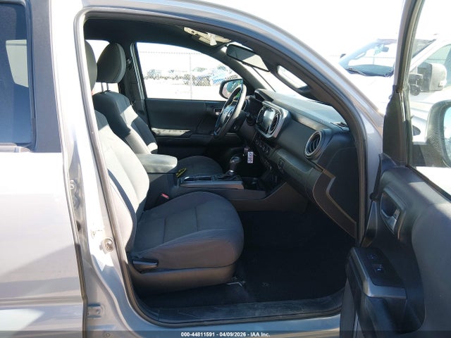 44811591 :رقم المزاد ، 5TFCZ5AN3JX144581 vin ، 2018 Toyota Tacoma Trd Sport مزاد بيع