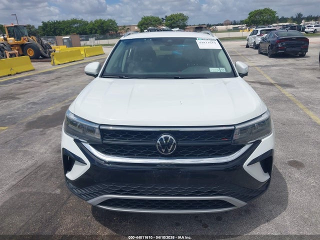 2024 Volkswagen Taos 1.5t Se მანქანა იყიდება აუქციონზე, vin: 3VVSX7B22RM018930, აუქციონის ნომერი: 44811610