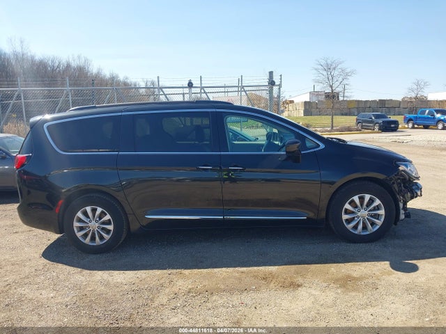 Aukcja sprzedaży 2017 Chrysler Pacifica Touring-l, vin: 2C4RC1BG6HR756951, numer aukcji: 44811618