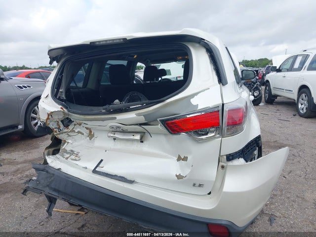 44811697 :رقم المزاد ، 5TDZARFH5FS016240 vin ، 2015 Toyota Highlander Le مزاد بيع