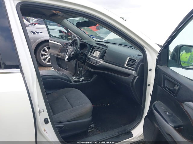 44811697 :رقم المزاد ، 5TDZARFH5FS016240 vin ، 2015 Toyota Highlander Le مزاد بيع