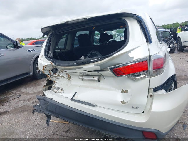 44811697 :رقم المزاد ، 5TDZARFH5FS016240 vin ، 2015 Toyota Highlander Le مزاد بيع