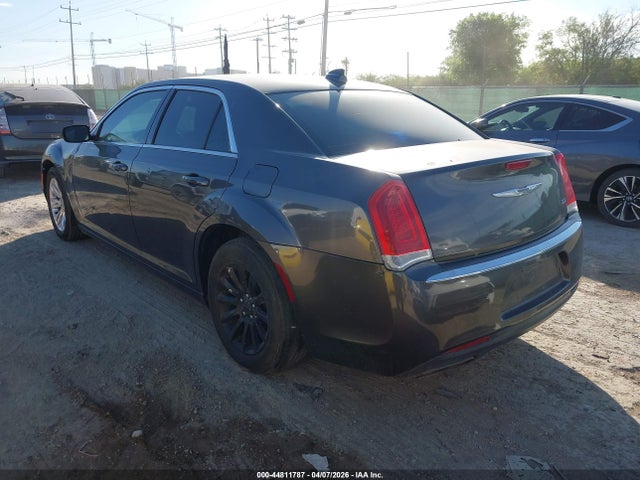 2016 CHRYSLER 300 2C3CCAAG8GH304581 Photo 2