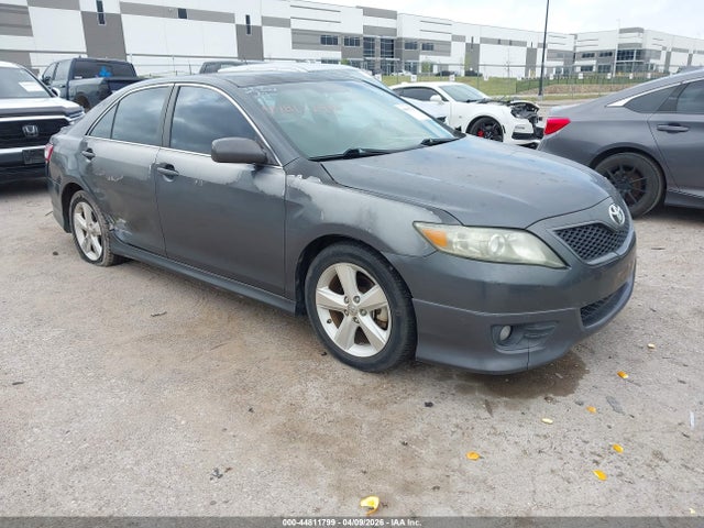 2010 Toyota Camry Se მანქანა იყიდება აუქციონზე, vin: 4T1BF3EK4AU012192, აუქციონის ნომერი: 44811799