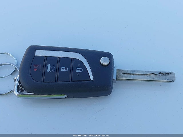 2018 Toyota Camry Le მანქანა იყიდება აუქციონზე, vin: 4T1B11HK1JU011080, აუქციონის ნომერი: 44811881
