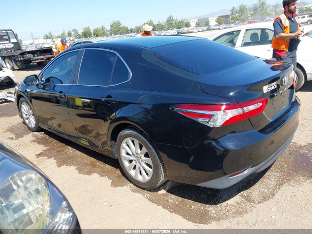 2018 Toyota Camry Le მანქანა იყიდება აუქციონზე, vin: 4T1B11HK1JU011080, აუქციონის ნომერი: 44811881
