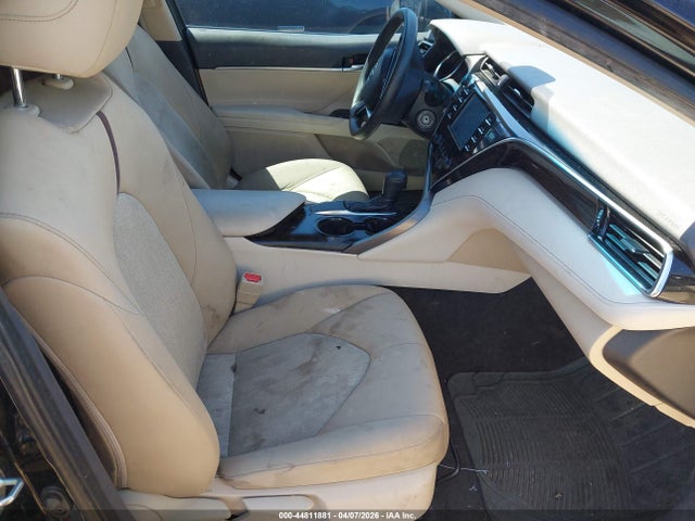 2018 Toyota Camry Le მანქანა იყიდება აუქციონზე, vin: 4T1B11HK1JU011080, აუქციონის ნომერი: 44811881