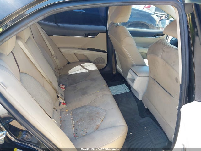 2018 Toyota Camry Le მანქანა იყიდება აუქციონზე, vin: 4T1B11HK1JU011080, აუქციონის ნომერი: 44811881