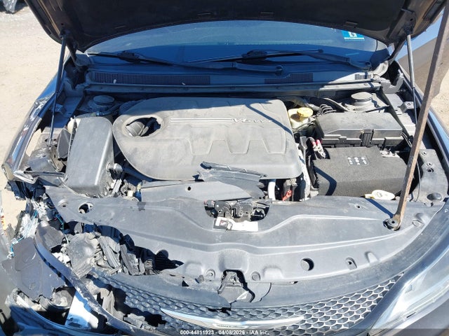 Aukcja sprzedaży 2015 Chrysler 200 S, vin: 1C3CCCDG5FN664663, numer aukcji: 44811923