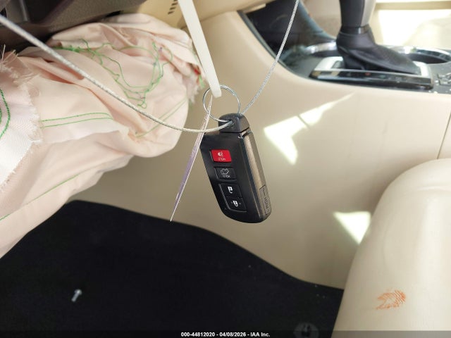 Продажа на аукционе авто 2018 Toyota Highlander Xle, vin: 5TDKZRFH3JS281340, номер лота: 44812020