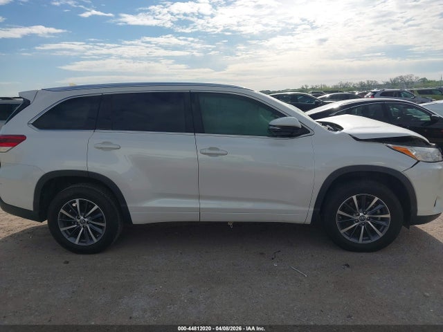 Продажа на аукционе авто 2018 Toyota Highlander Xle, vin: 5TDKZRFH3JS281340, номер лота: 44812020