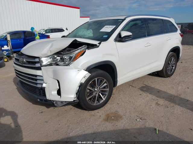 Продажа на аукционе авто 2018 Toyota Highlander Xle, vin: 5TDKZRFH3JS281340, номер лота: 44812020