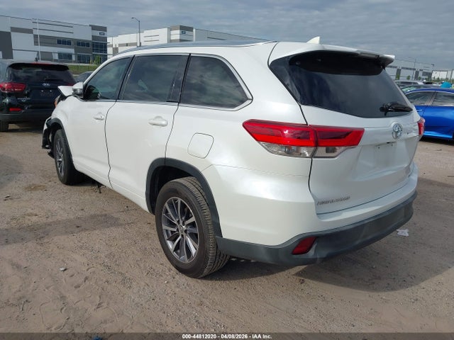 Продажа на аукционе авто 2018 Toyota Highlander Xle, vin: 5TDKZRFH3JS281340, номер лота: 44812020