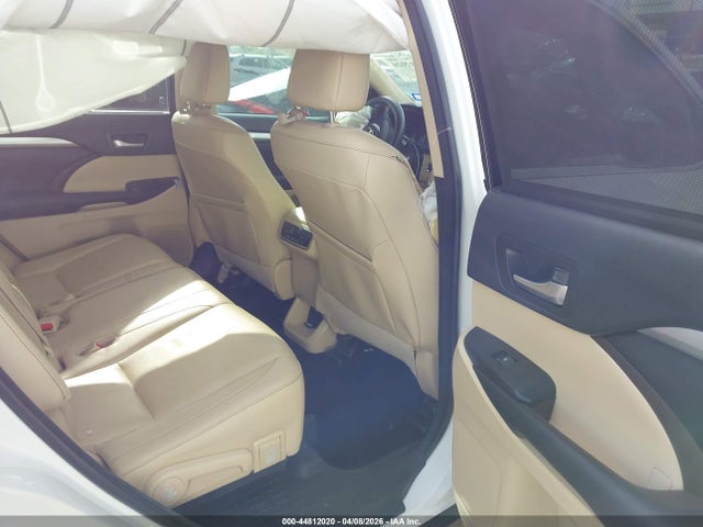 Продажа на аукционе авто 2018 Toyota Highlander Xle, vin: 5TDKZRFH3JS281340, номер лота: 44812020