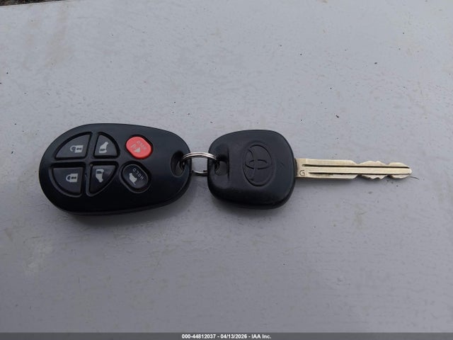 5TDXK3DC6ES477132 Toyota Sienna Se 8 Passenger
