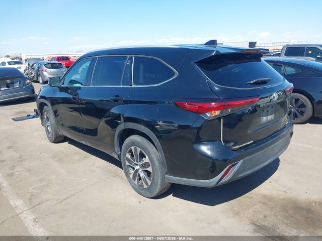 Продажа на аукционе авто 2022 Toyota Highlander Xle, vin: 5TDGZRAH3NS106363, номер лота: 44812087
