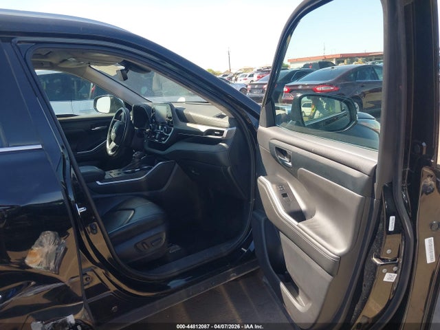 Продажа на аукционе авто 2022 Toyota Highlander Xle, vin: 5TDGZRAH3NS106363, номер лота: 44812087