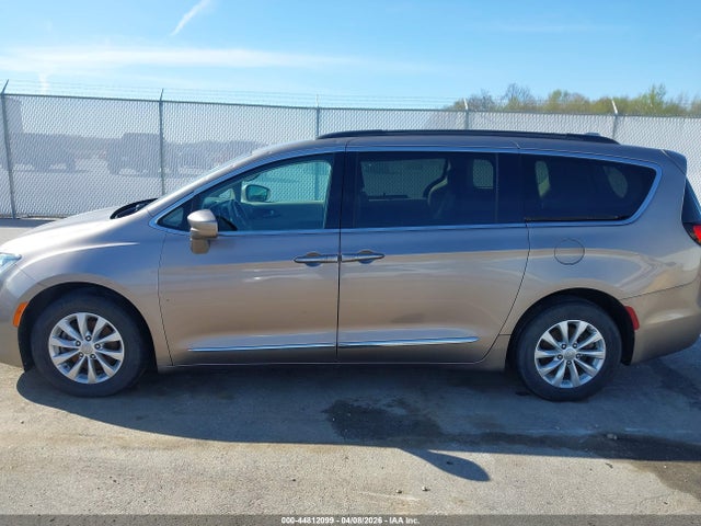 Aukcja sprzedaży 2017 Chrysler Pacifica Touring-l, vin: 2C4RC1BG8HR535626, numer aukcji: 44812099