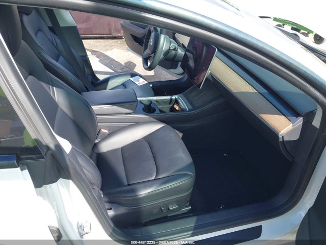Продажа на аукционе авто 2022 Tesla Model 3 Long Range Dual Motor All-wheel Drive, vin: 5YJ3E1EBXNF105586, номер лота: 44812225