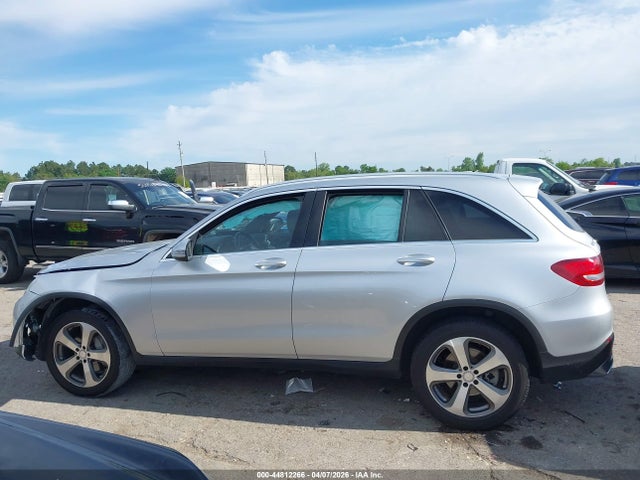 44812266 :رقم المزاد ، WDC0G4JB2HF180765 vin ، 2017 Mercedes-benz Glc 300 مزاد بيع