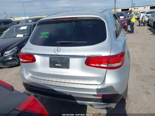 44812266 :رقم المزاد ، WDC0G4JB2HF180765 vin ، 2017 Mercedes-benz Glc 300 مزاد بيع