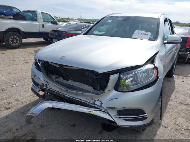 44812266 :رقم المزاد ، WDC0G4JB2HF180765 vin ، 2017 Mercedes-benz Glc 300 مزاد بيع