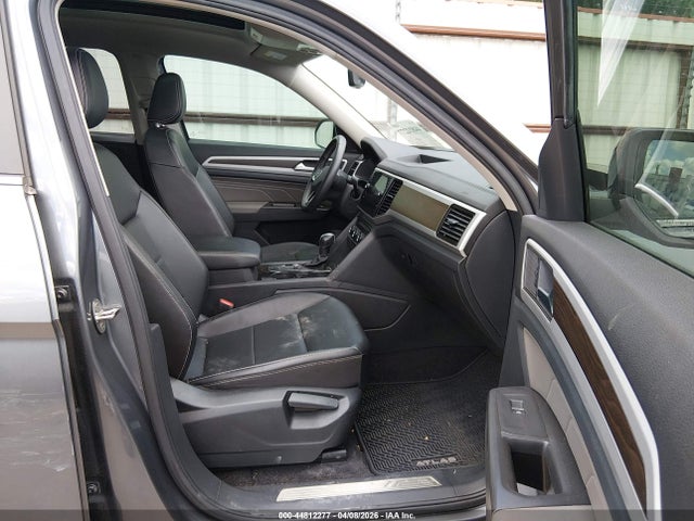 44812277 :رقم المزاد ، 1V2JP2CA2NC555178 vin ، 2022 Volkswagen Atlas 2.0t Se W/technology مزاد بيع