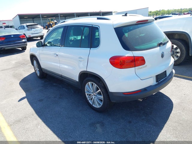 44812371 :رقم المزاد ، WVGAV7AX0CW601044 vin ، 2012 Volkswagen Tiguan Se مزاد بيع