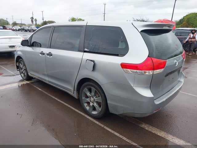 2014 TOYOTA SIENNA 5TDZK3DC5ES515345 Photo 2