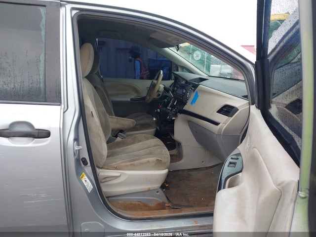 2014 TOYOTA SIENNA 5TDZK3DC5ES515345 Photo 4