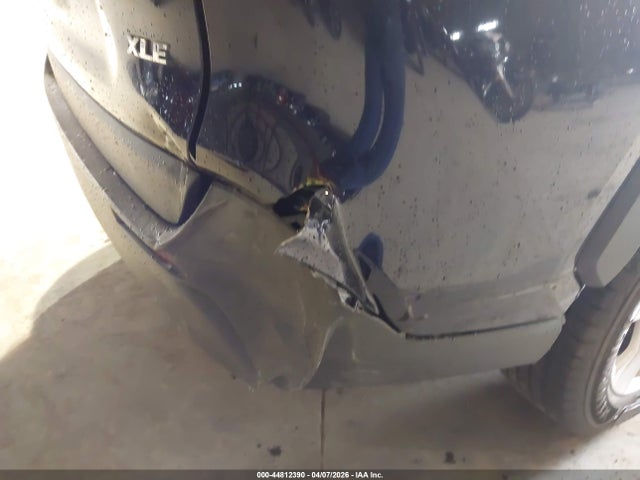 44812390 :رقم المزاد ، 2T3W1RFV0KC023535 vin ، 2019 Toyota Rav4 Xle مزاد بيع