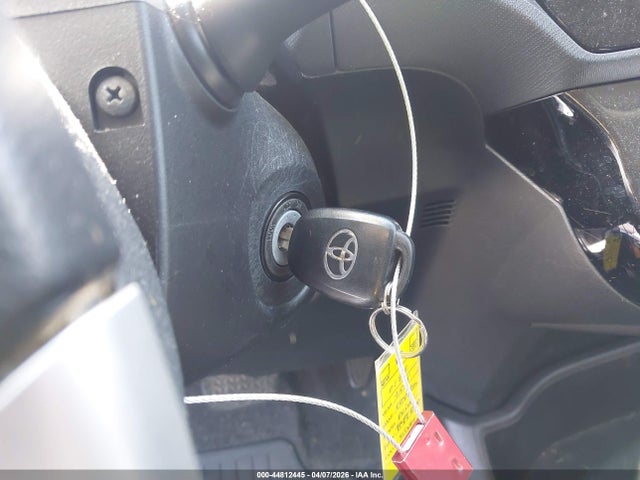 JTDKDTB32F1584555 Toyota Prius C Two