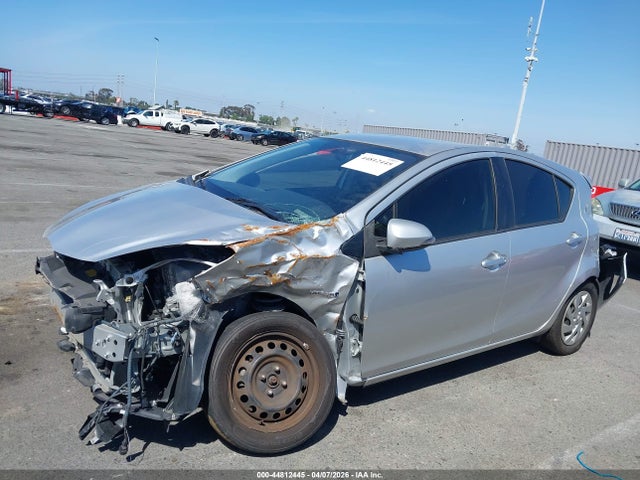 JTDKDTB32F1584555 Toyota Prius C Two