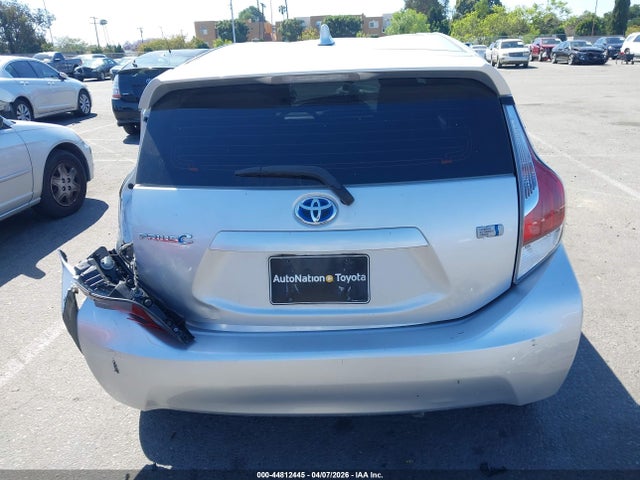JTDKDTB32F1584555 Toyota Prius C Two