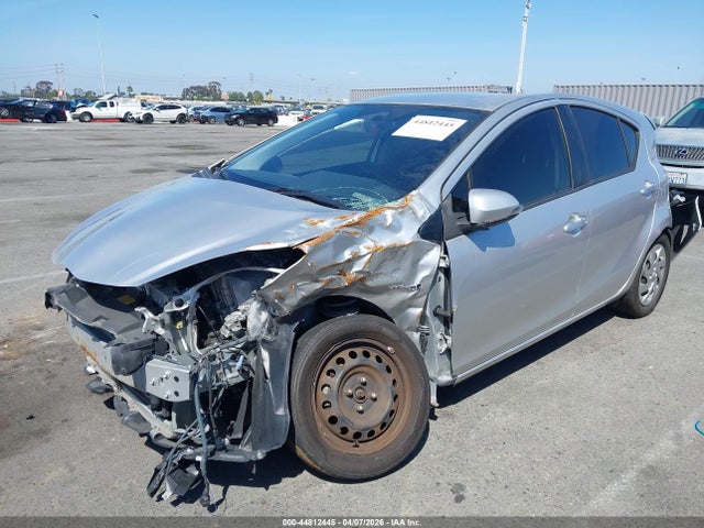 JTDKDTB32F1584555 Toyota Prius C Two