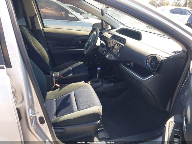 JTDKDTB32F1584555 Toyota Prius C Two