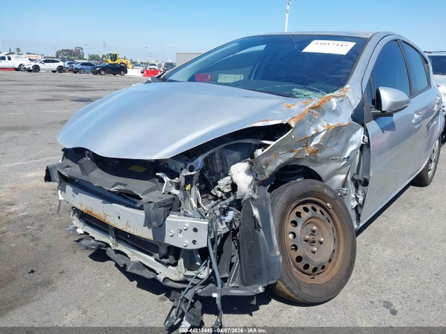 JTDKDTB32F1584555 Toyota Prius C Two