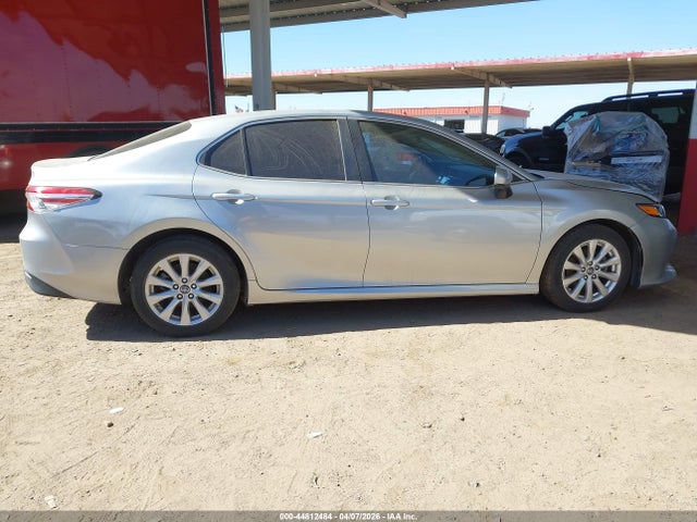 4T1B11HK8JU559075 Toyota CAMRY LE