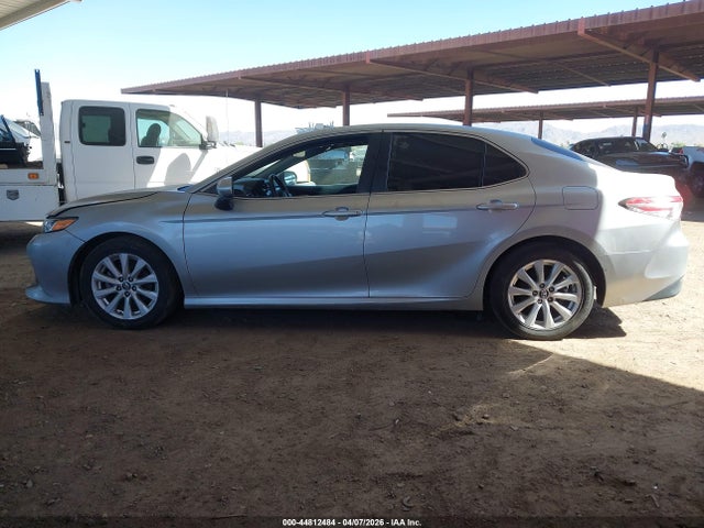4T1B11HK8JU559075 Toyota CAMRY LE