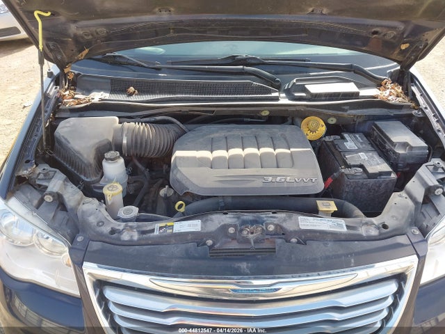 44812547 :رقم المزاد ، 2C4RC1BG2GR194061 vin ، 2016 Chrysler Town & Country Touring مزاد بيع