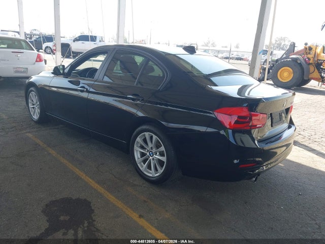 2016 BMW 320I WBA8A9C57GK619038 Photo 2